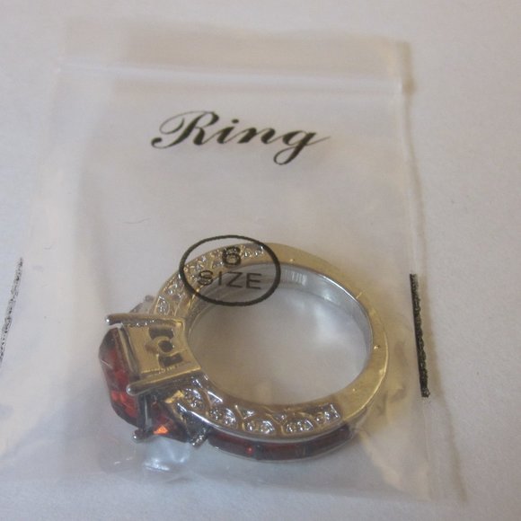 Elegant 18k White Gold Garnet Ruby Ring - Picture 8 of 8